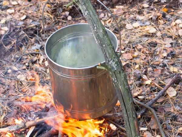 Boiling water for pilaf